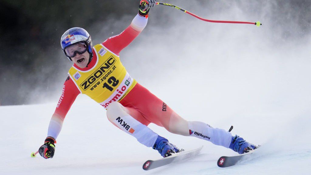 A közjáték előtt ért célba, s meg is nyerte a versenyt a svájci Marco Odermatt. (Fotó: Getty Images)