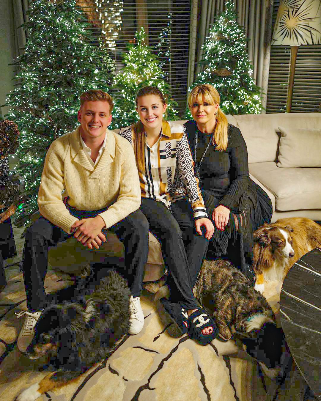Mick, Gina és Corinna évek óta a családfő nélkül szerepel a karácsonyi fotókon /Fotó: Instagram