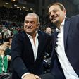 Fatih Terim (balra) a Panathinaikosz új vezetőedzője