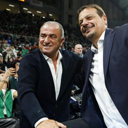 Fatih Terim (balra) a Panathinaikosz új vezetőedzője