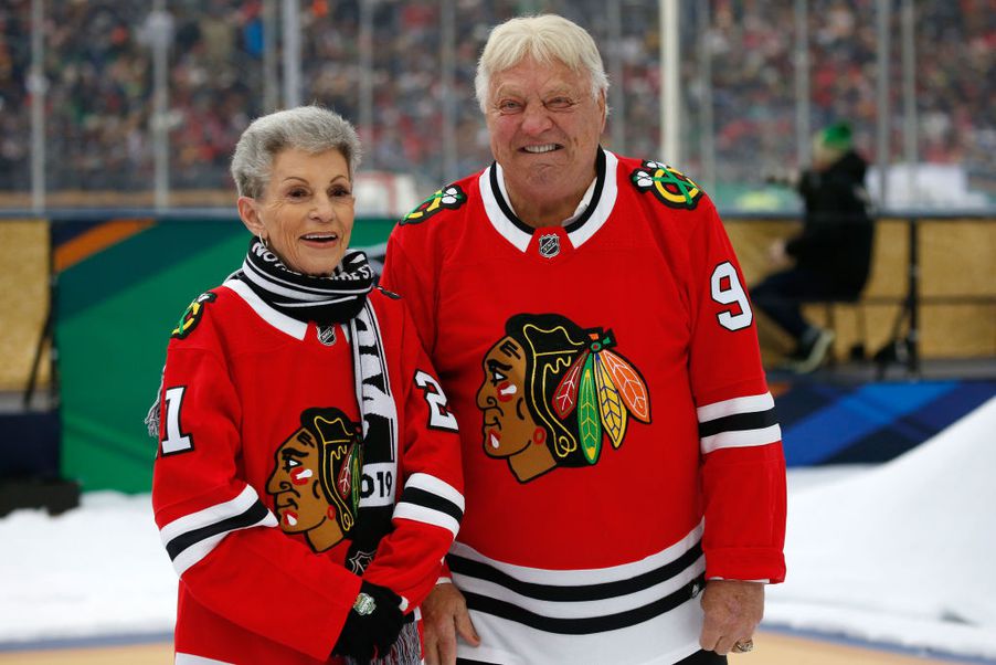 Jobbra Bobby Hull az egykori legendás játszótárs, Stan Mikita feleségével (Fotó: Getty Images)