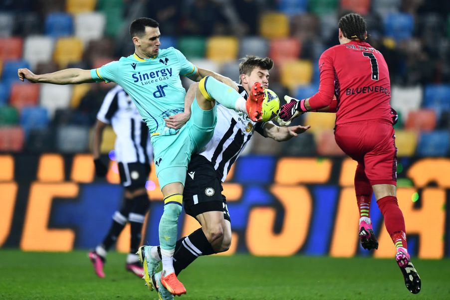 Nagy csata jellemezte végig az Udinese–Verona olasz bajnoki meccset (Fotó: Getty Images)