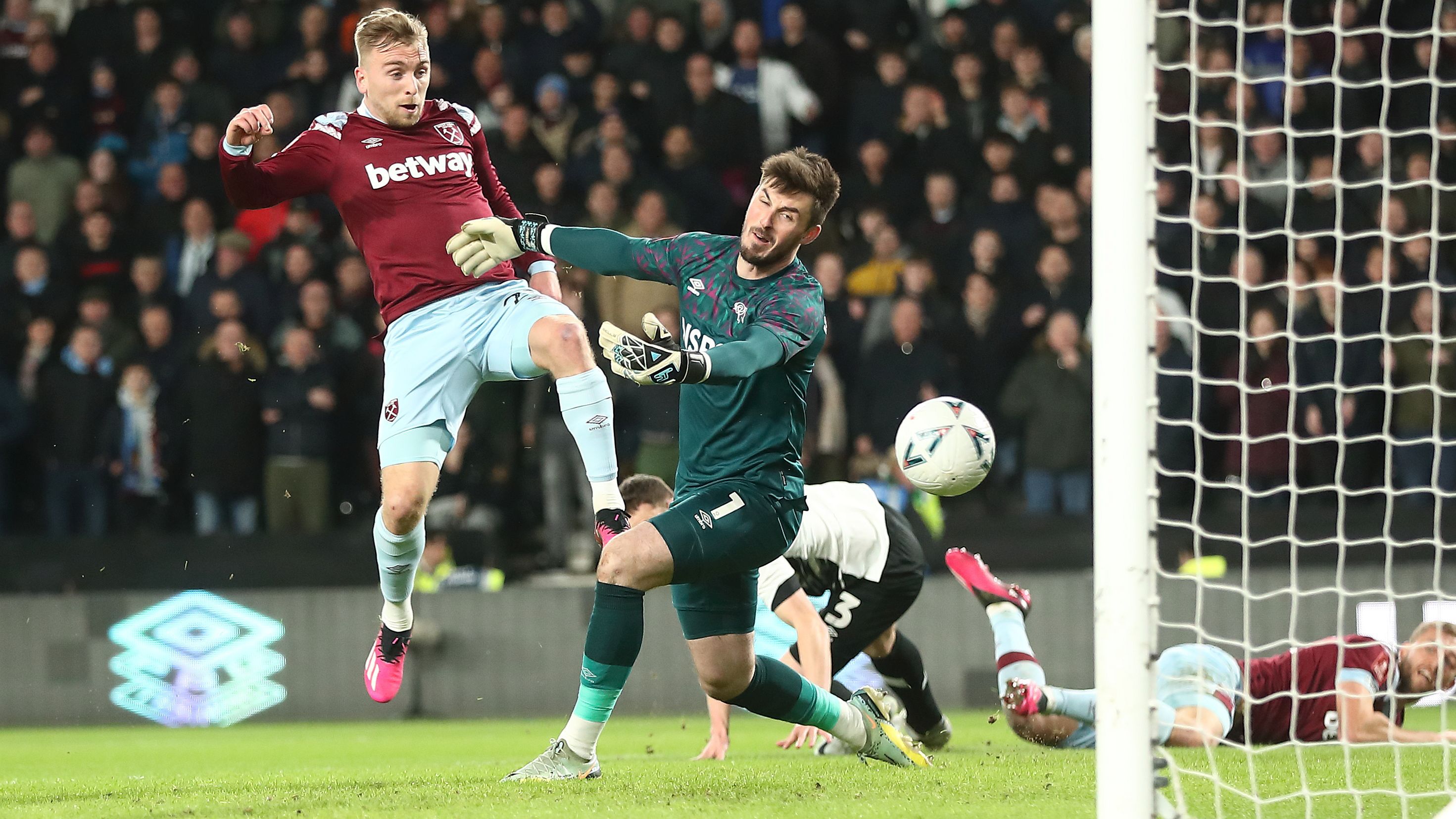 A West Ham elbúcsúztatta harmadik ligás ellenfelét – videóval