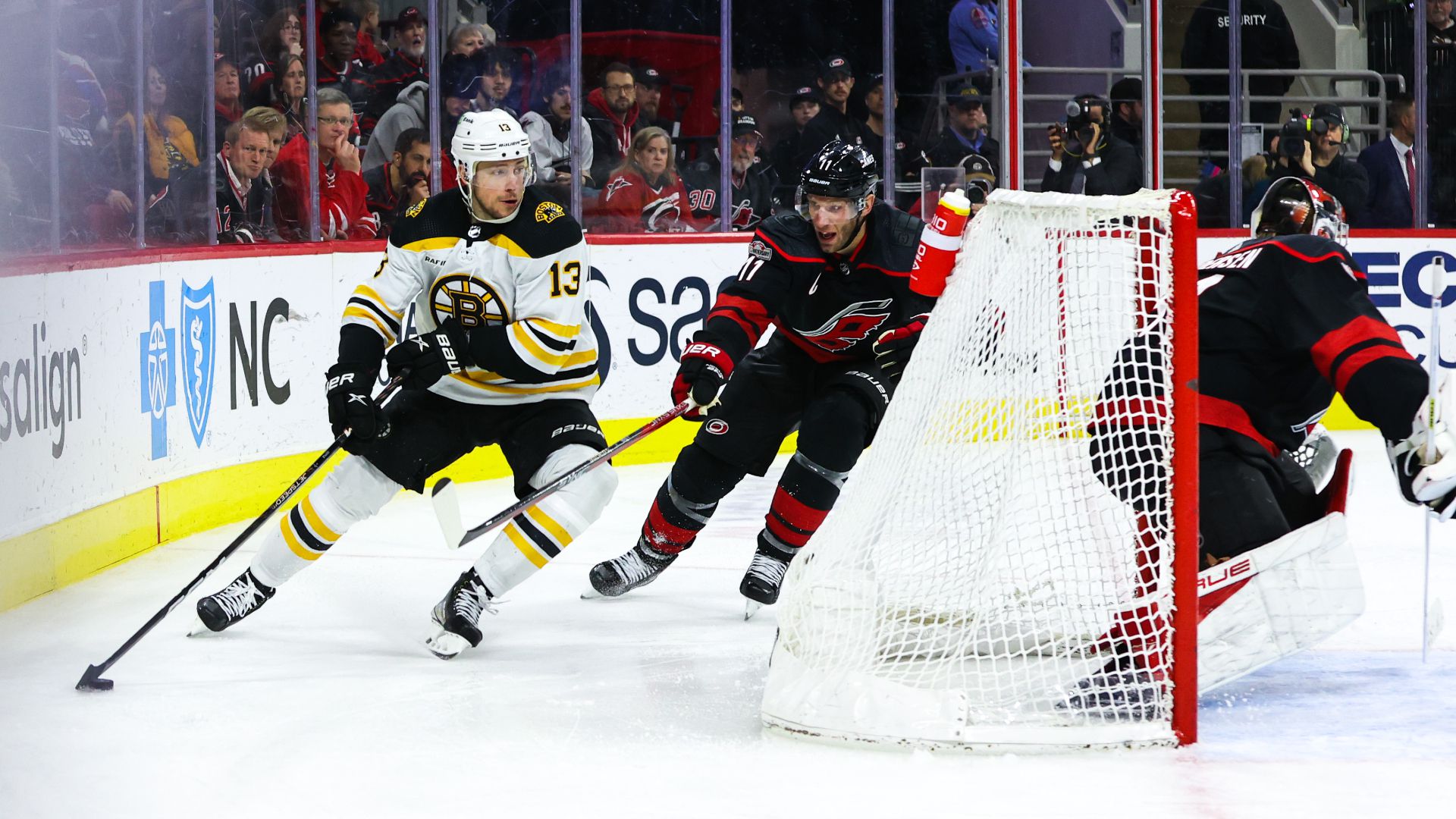 A Carolina Hurricanes is legyőzte az éllovas Boston Bruinst