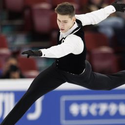 Vlasenko Aleksandr 22. a rövidprogramban, így a kűrjét is bemutathatja