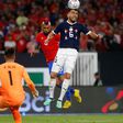 Ügyetlenkedő kapus; menekülő futballisták; gyerekeknek pirózó ultrák – déli hírösszefoglaló
