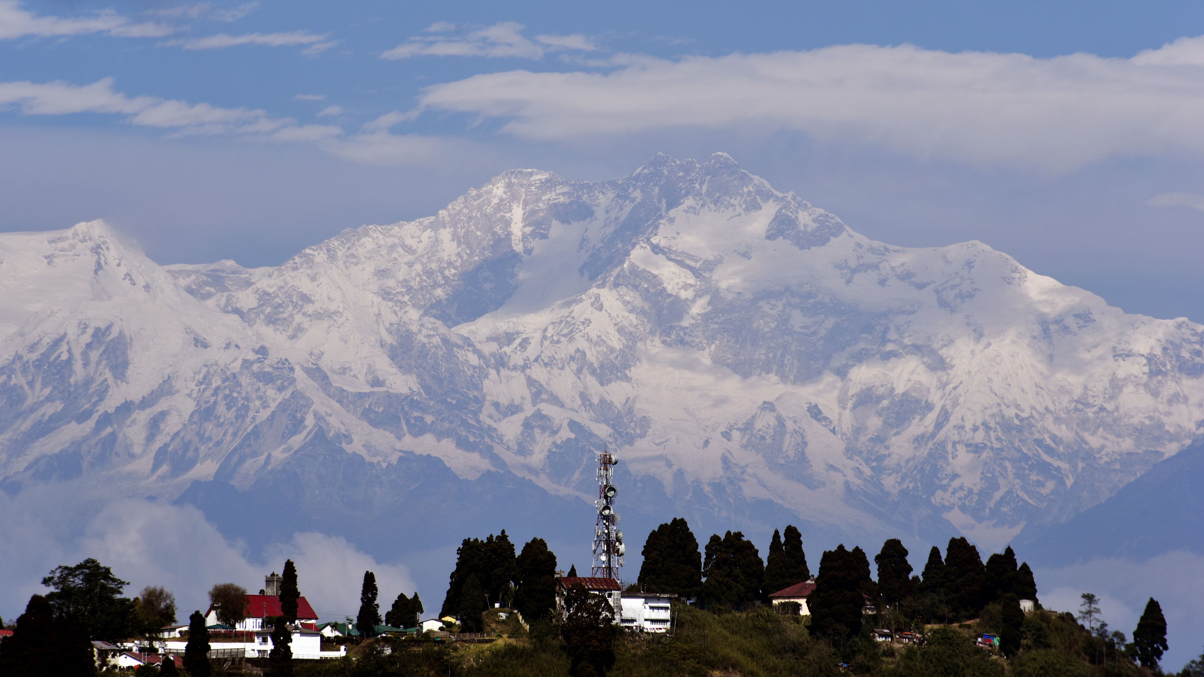 Meghalt egy német hegymászó a Himaláján, öt serpa hozta le a maradványait