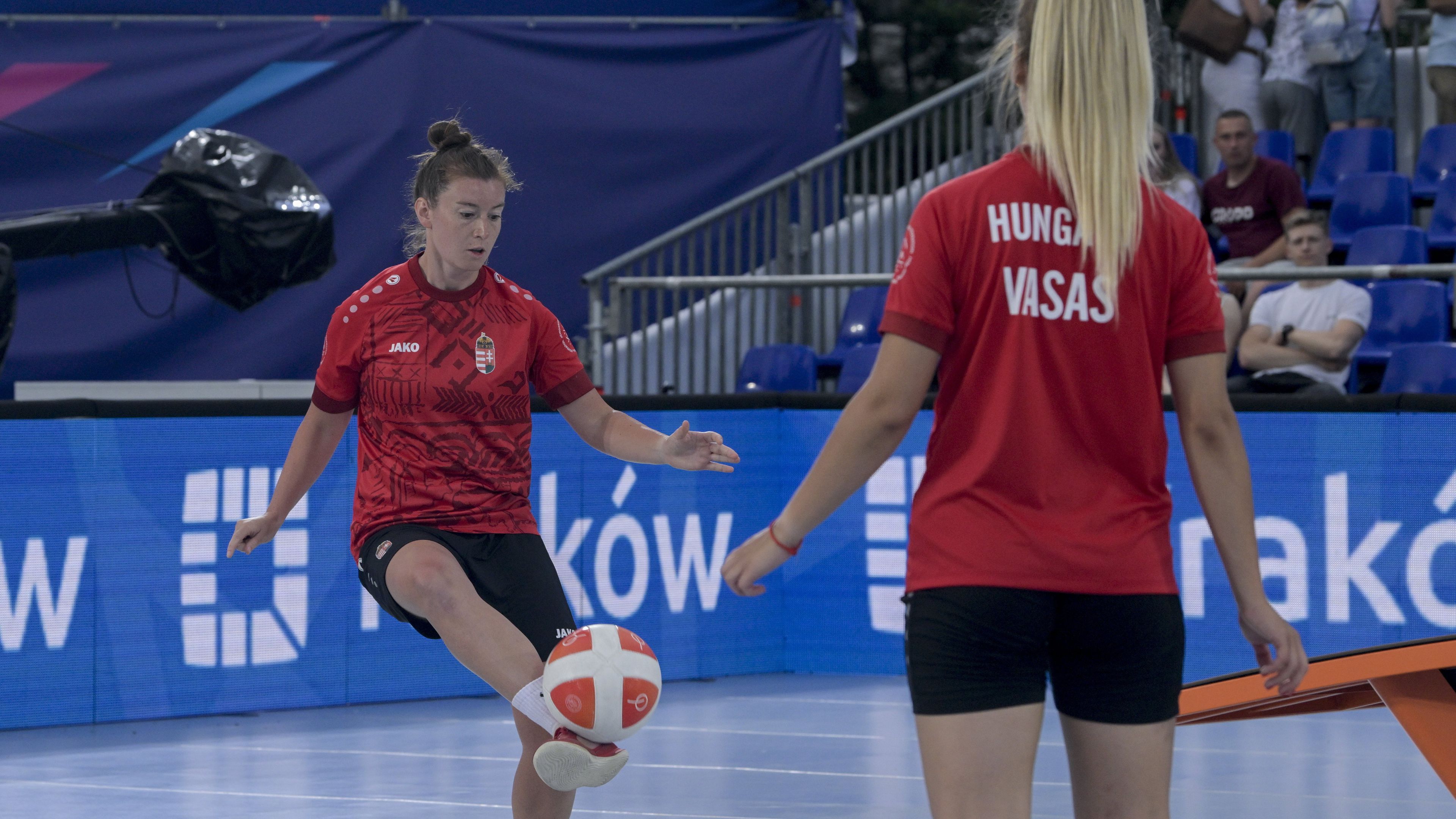 Második csoportmeccsét is megnyerte, negyeddöntős a magyar női páros teqballban