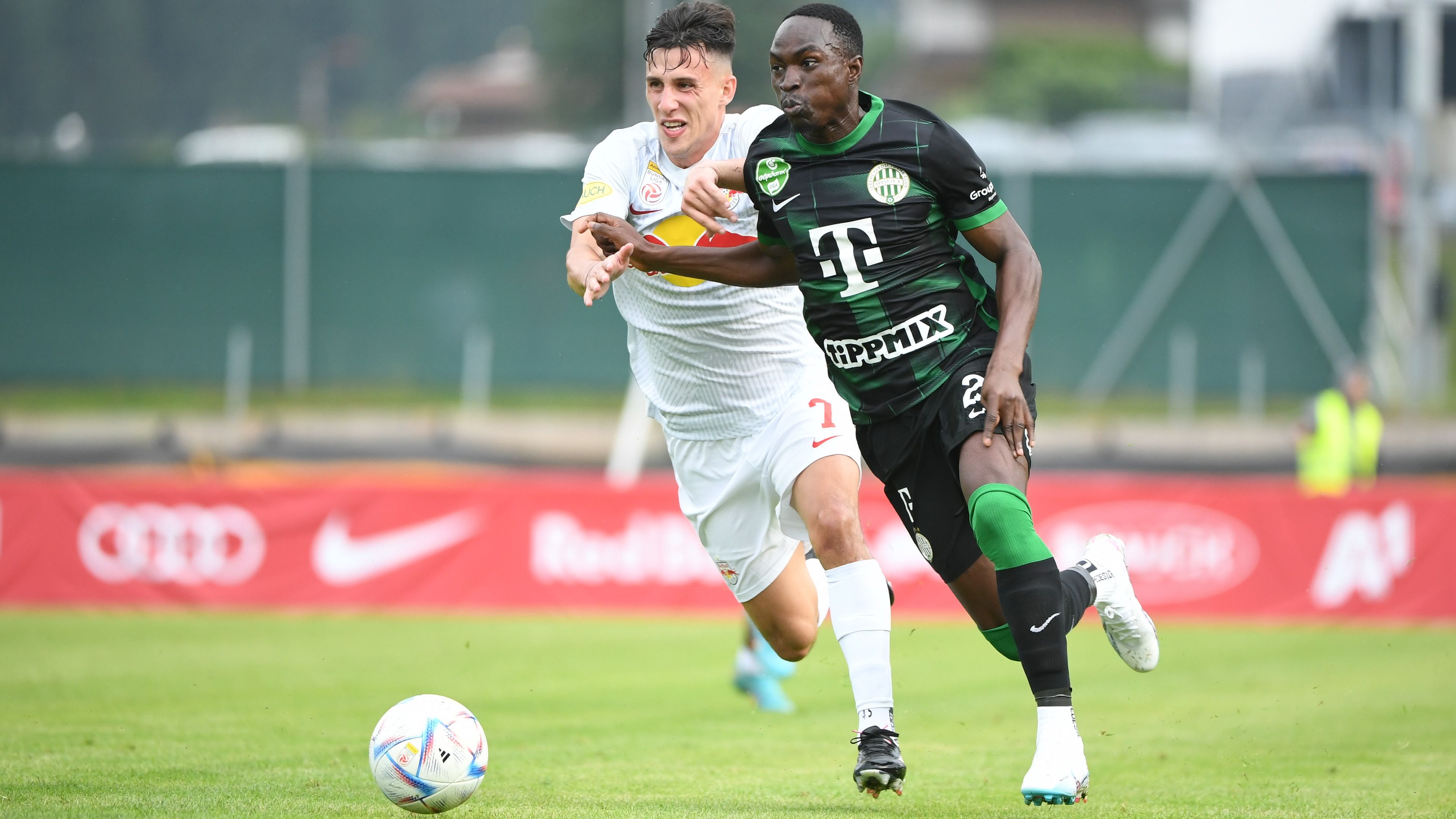 A második félidőben beállt Tosin Kehinde is, de a nyáron szerződtetett nigériai légiós nem szerzett gólt. (Fotó: fradi.hu)