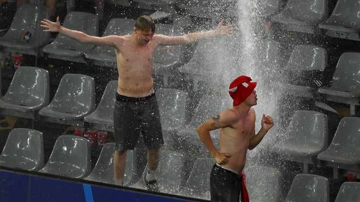 Galéria: villámlás és özönvíz - harmadszor állított meg eső Eb-meccset