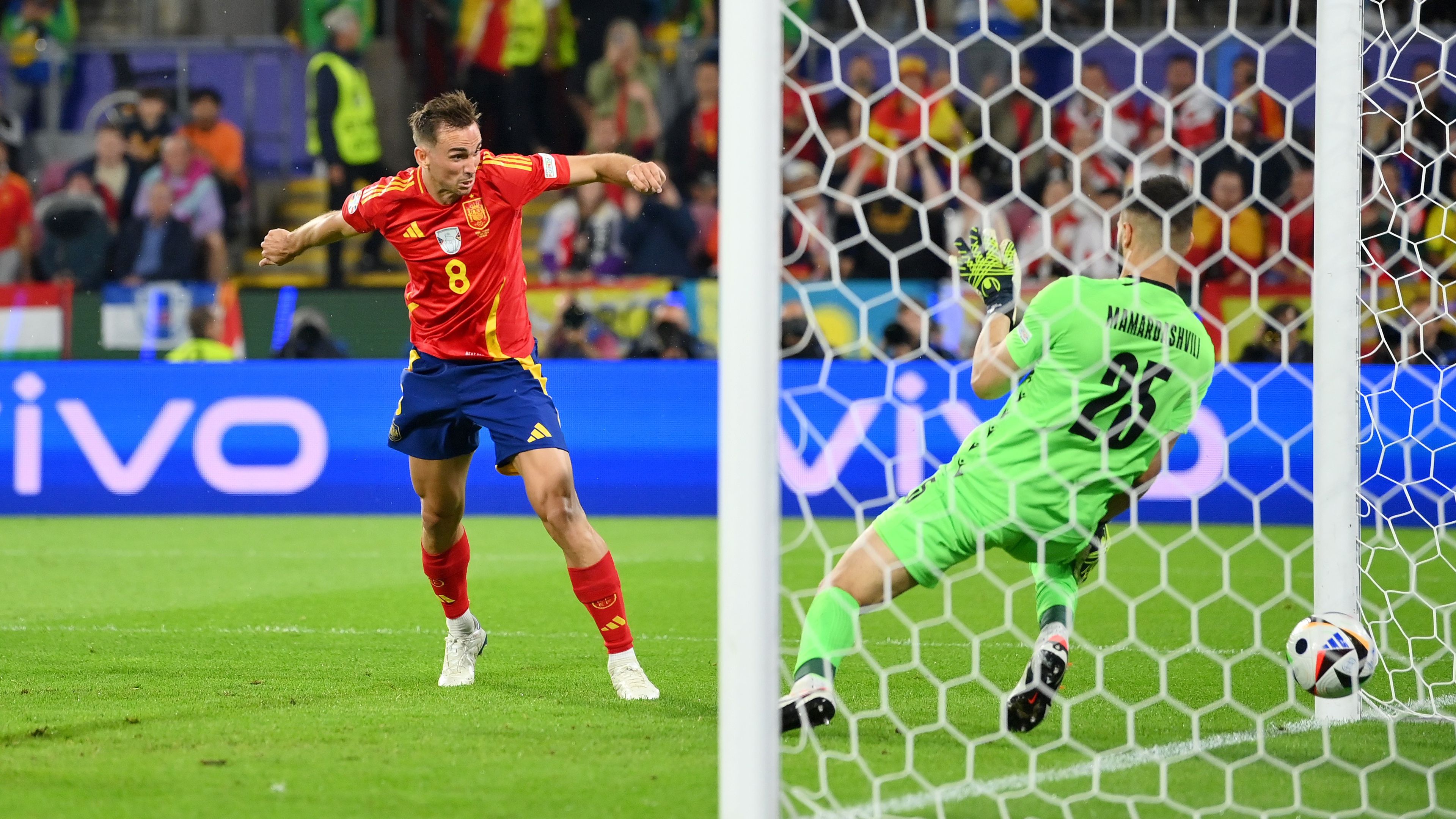 Fabián Ruiz fejes gólja után a spanyolok fordítottak, s végül magabiztosan nyertek. (Fotó: Getty Images)