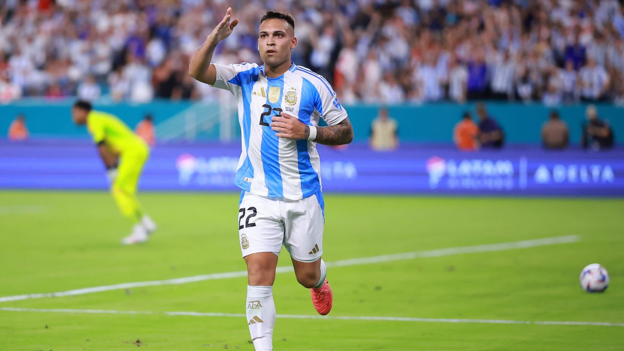 Argentina avanzó a la copa con un récord intachable.  Chile ya quedó eliminado de la fase de grupos