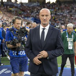 Maestro: menni, maradni?