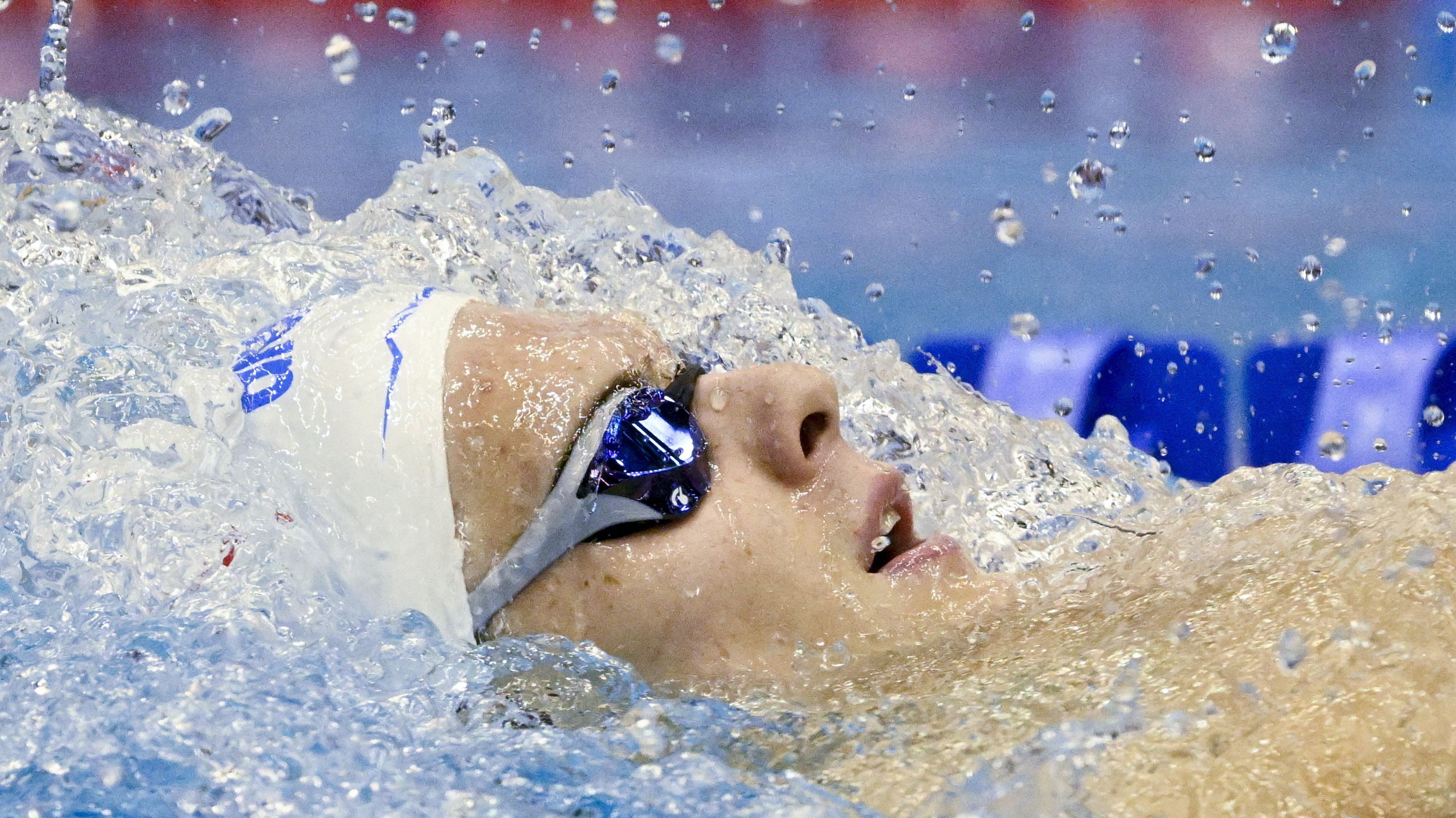 A későbbi győztes Kós Hubert a férfi 200 méteres hátúszás döntőjében a fukuokai vizes világbajnokságon (Fotó: MTI/Koszticsák Szilárd)