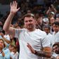 Hihetetlen, Doncic a lelátón ülve dobott kosarat – VIDEÓ
