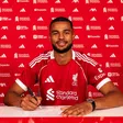 Hivatalos: többéves, új szerződést írt alá a Liverpool támadója
