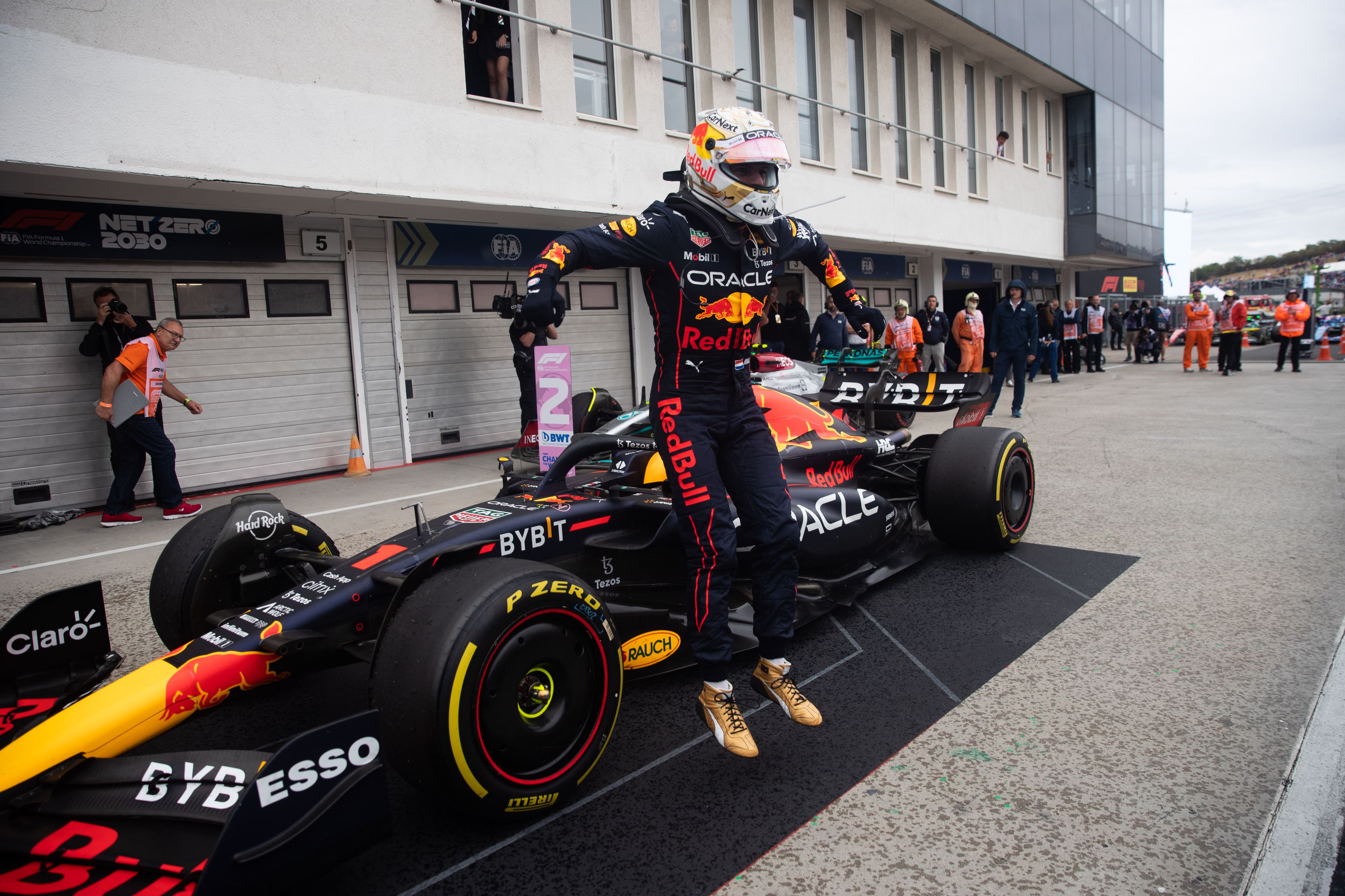 Megbüntette a Red Bull csapatát az FIA