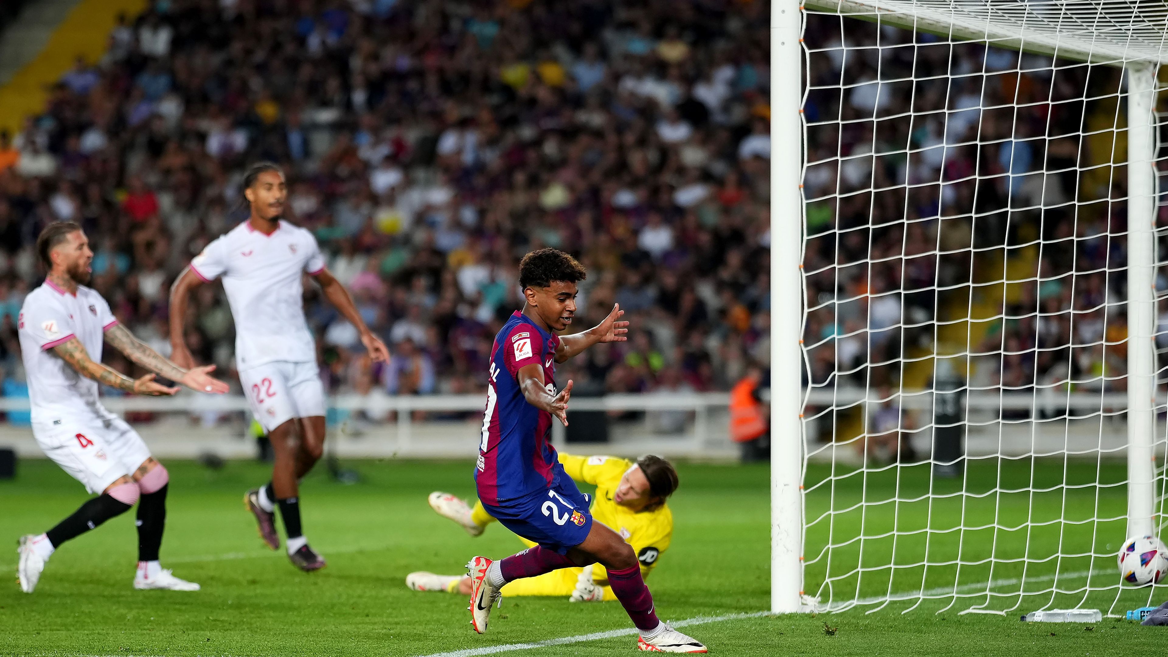 Sergio Ramos különös meccse: a korábbi bekísérő fiú „gólpasszt” adott neki, Xavi áradozott róla