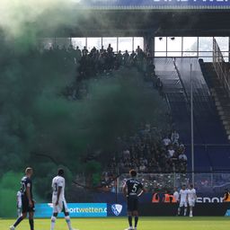 A tűzoltókra is szükség volt a botrányos Bundesliga-meccsen – videóval