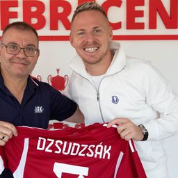 Charlie Debrecenben: 15 000 kilométert utazott, hogy találkozhasson Dzsudzsák Balázzsal!