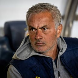 Ezt nézze: José Mourinho laptopon mutatta a bírónak, hogy csapatától egy gólt vett el