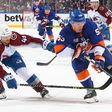Háromgólos hátrányból állt fel a New York Islanders a címvédő ellen az NHL-ben