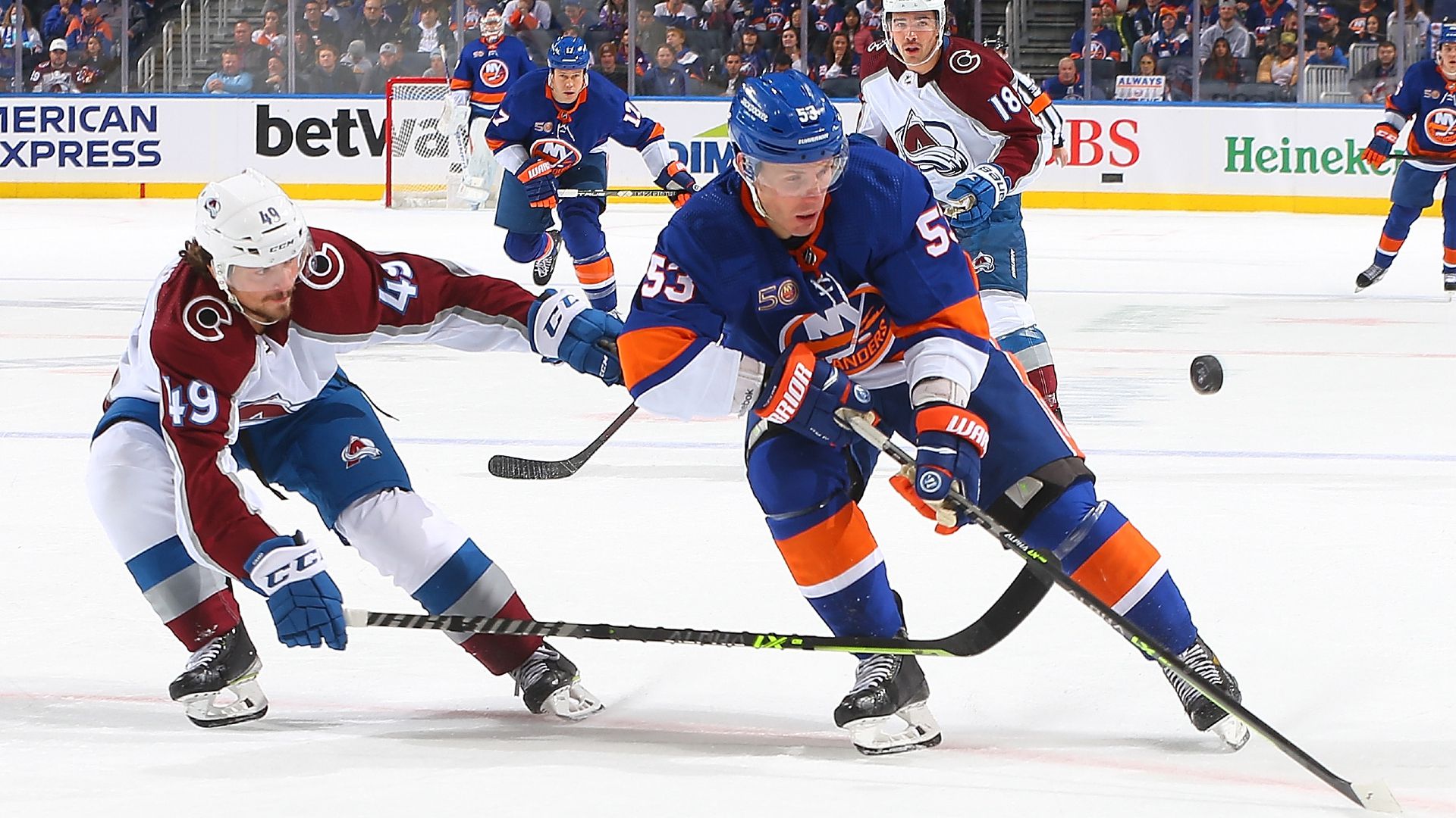 Háromgólos hátrányból állt fel a New York Islanders a címvédő ellen az NHL-ben