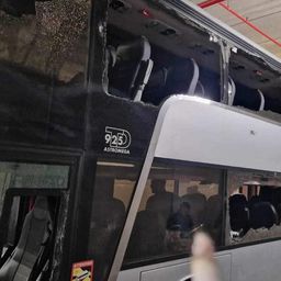 A Marseille szurkolói kövekkel és sörösüvegekkel dobálták meg a Lyon autóbuszát