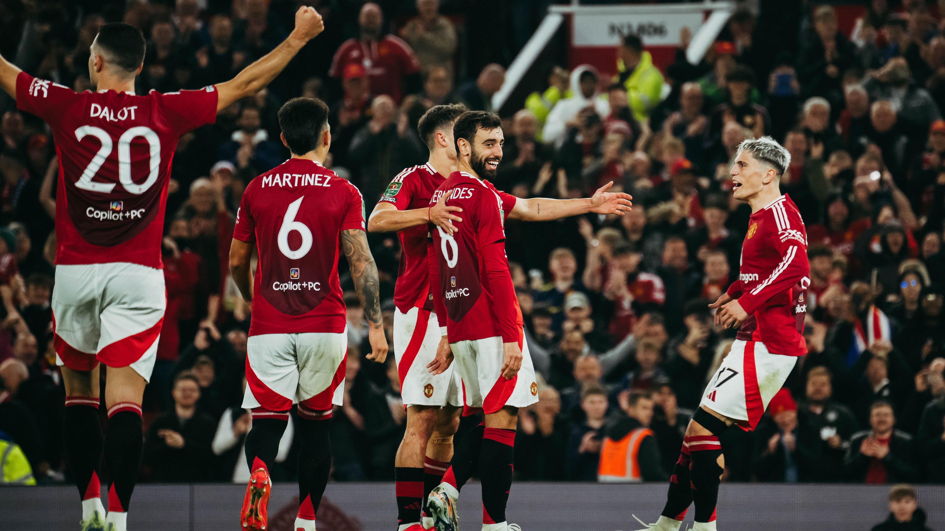 Bruno Fernandes duplázott, a Manchester United magabiztosan jutott tovább a Ligakupában