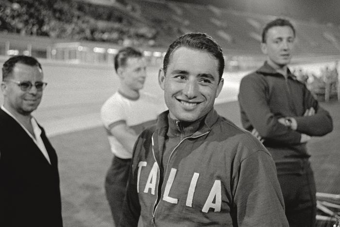 Sante Gaiardoni az egyik 1960-as olimpiai győzelme után
