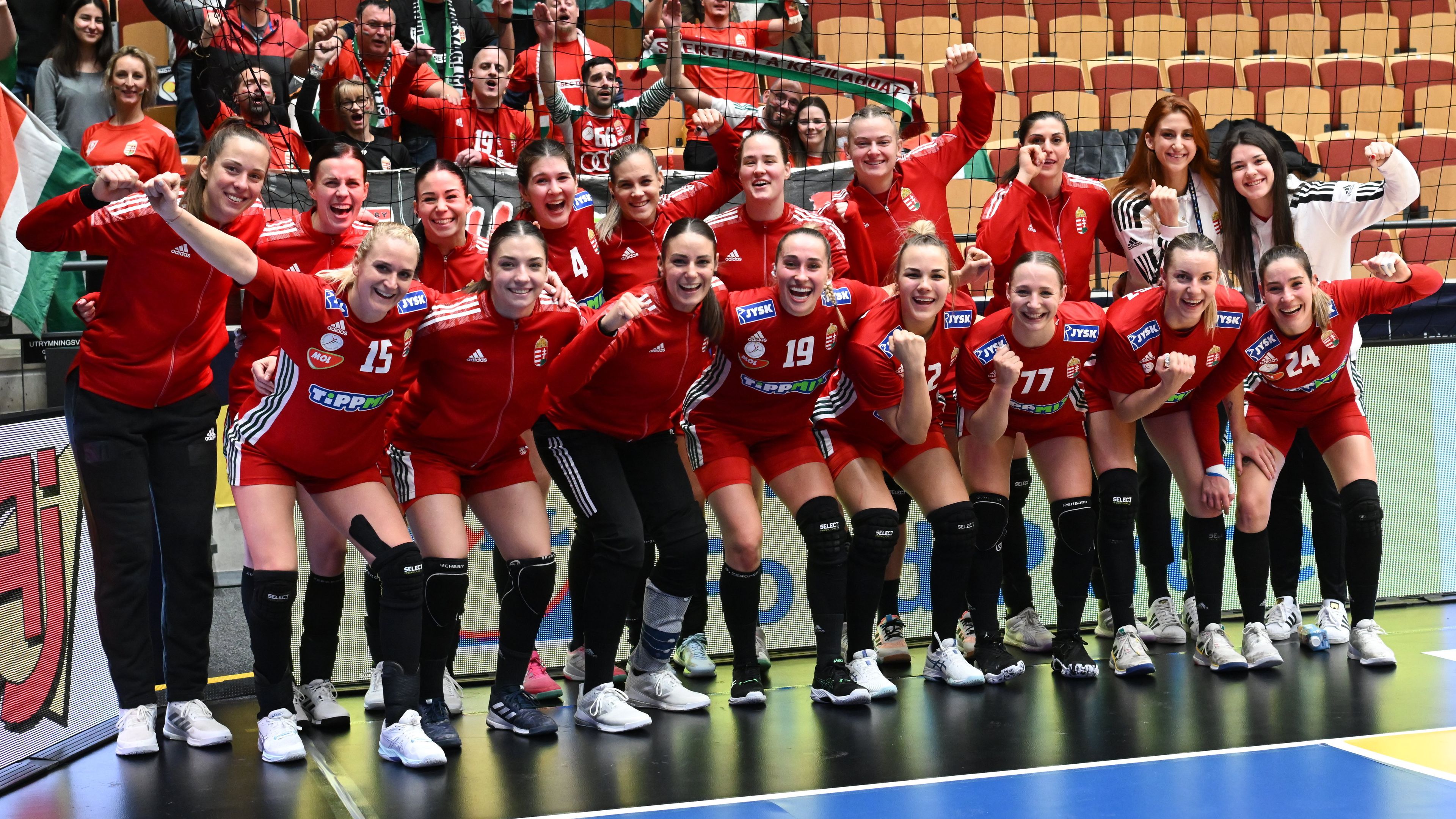 A magyar női kézilabda-válogatott magabiztos győzelemmel kezdte a világbajnokságot (Fotó: MTI/Illyés Tibor)