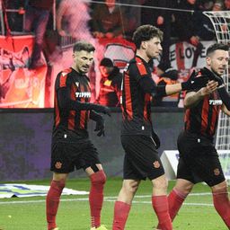 Hiába az emberhátrány, a Honvéd megnyerte a Vasas elleni rangadót