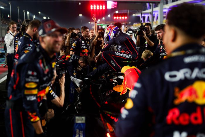 Max Verstappen győzelmével nyitott maradt a vb sorsa