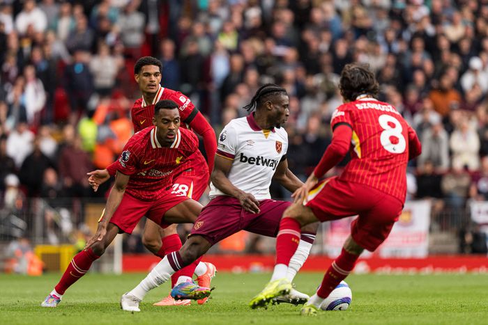 Szoboszlai Dominik és a Liverpool győzni megy Londonba