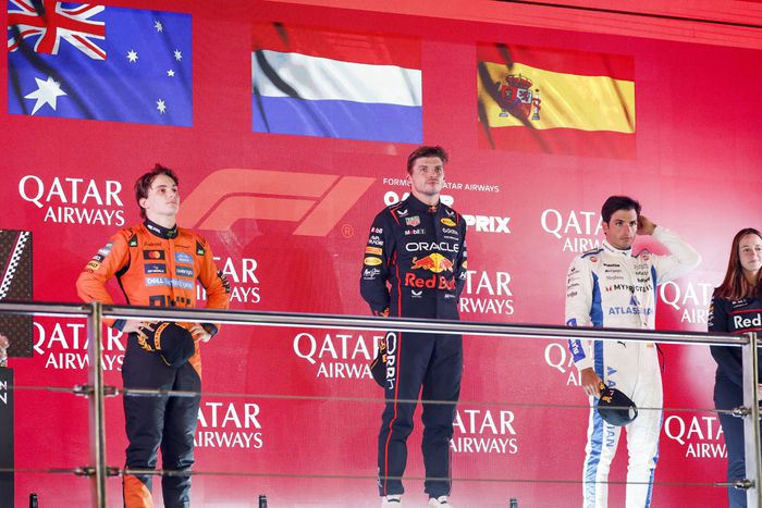 Carlos Sainz rendkívül büszke a csapatára, hogy a Katari Nagydíjon dobogós helyre jutott