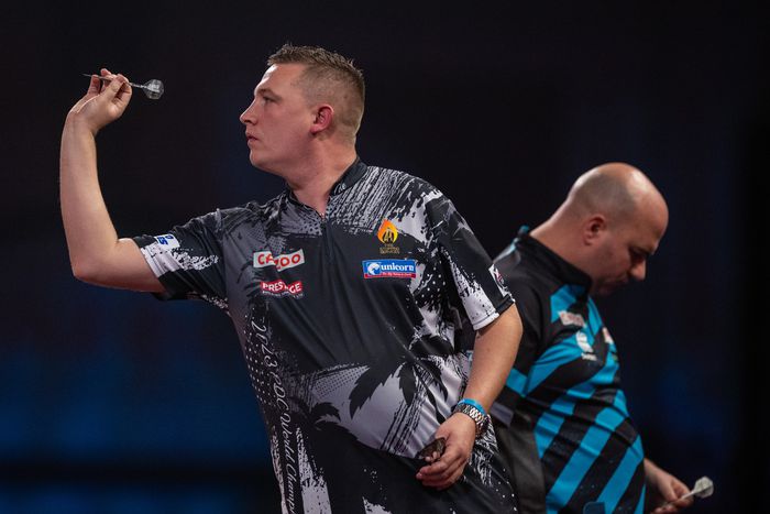 Chris Dobey kiejtette Rob Crosst