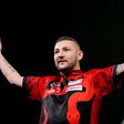 Michael Smith legyőzője kiesett; Aspinall nyerte a délutáni csúcsmeccset a darts vb-n