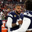 Fiatal úszóval vigasztalódhat a Dallas Cowboys irányítója – fotóval