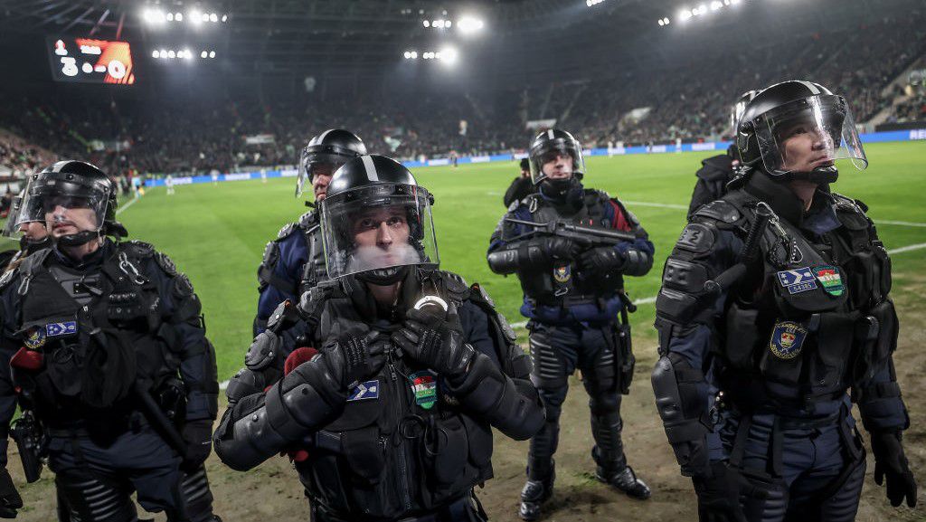 Videón a lelátói balhé az FTC–AZ meccsen – a holland klub alapos nyomozást vár