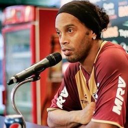 Ronaldinho 560 milliót bukott egy korty Pepsin