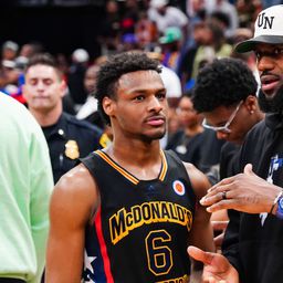 Két és fél milliárdot keresett tavaly LeBron James 18 éves fia – videóval