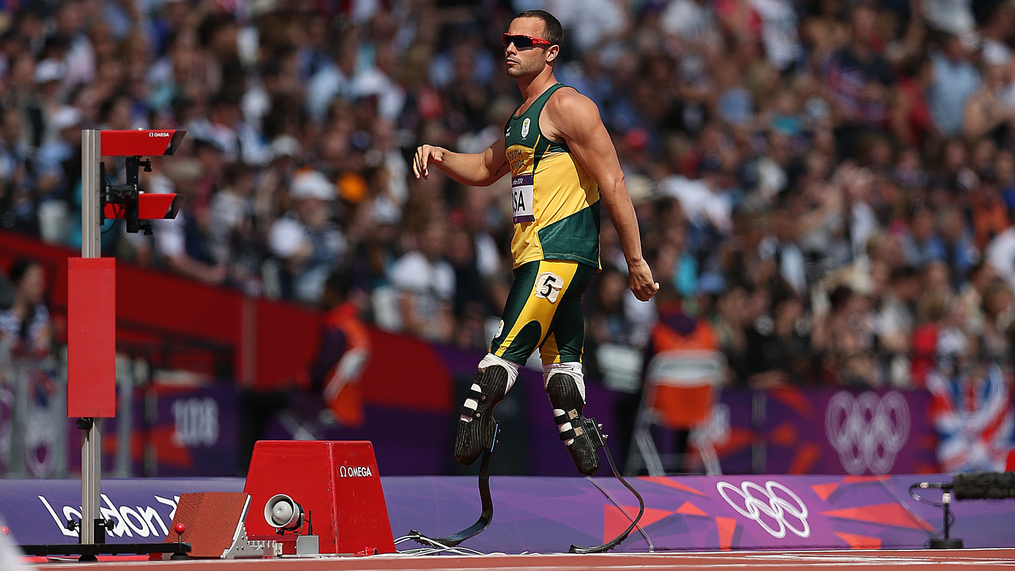 Oscar Pistorius paralimpiai bajnok dél-afrikai rövidtávfutó. Az első volt, aki műlábakkal olimpián fejezett be versenyt.