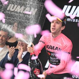 Simon Yates meglepte ellenfeleit a Girón, nagy előnnyel élre állt az utolsó szakasz előtt
