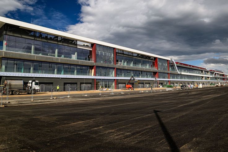 „Hamarosan találkozunk!” – friss képeken a felújított Hungaroring