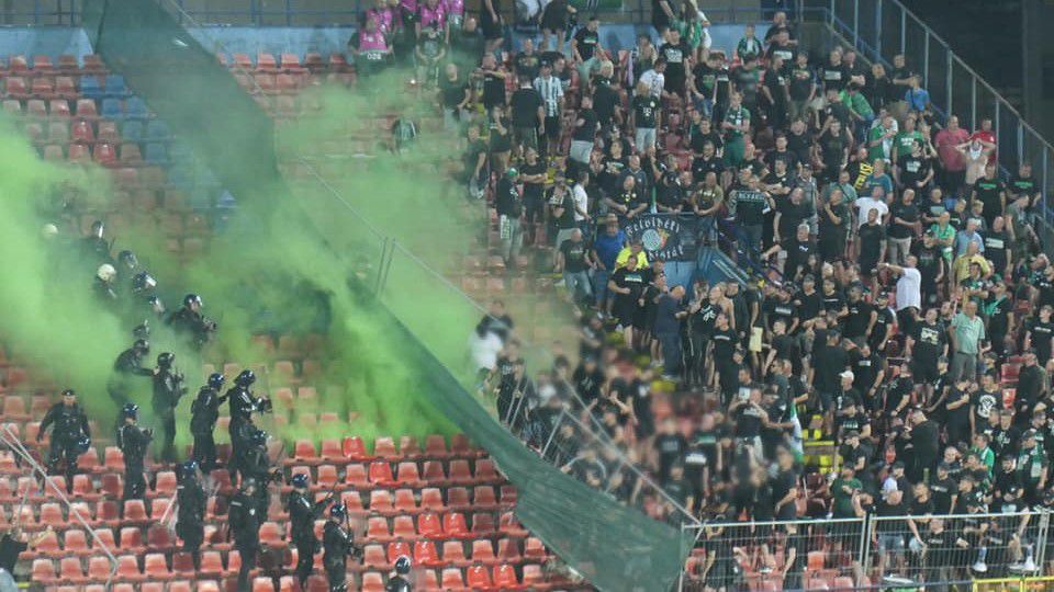 Nem kímélték a Fradi-szurkolókat Boszniában (Fotó: hooligans_cz/Instagram)