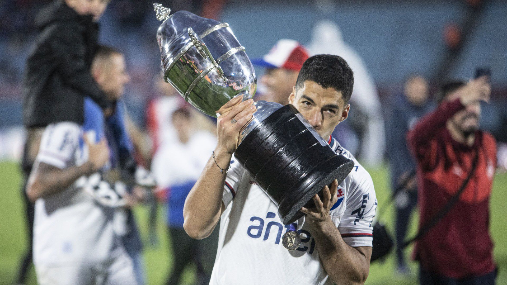 Luis Suárez duplázott a Liverpool ellen, ezzel bajnok lett a csapata – videóval