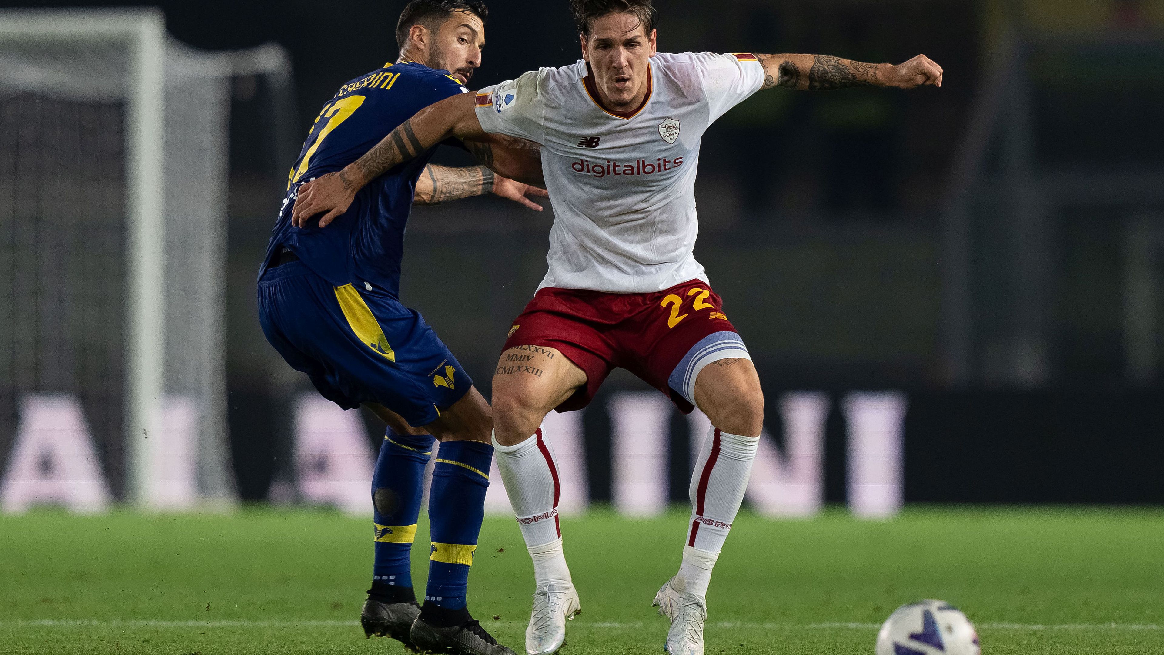 Zaniolo (fehérben) gólt szerzett és kiharcolt egy kiállítást (fotó: GEtty Images)