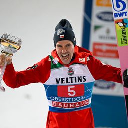 A ruházata miatt ki kellett volna zárni a Négysáncverseny második helyezettjét