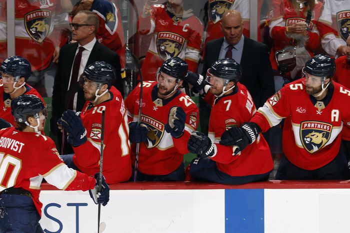 Jesper Boqvistet köszöntik a csapattársak (Fotó: Getty Images)