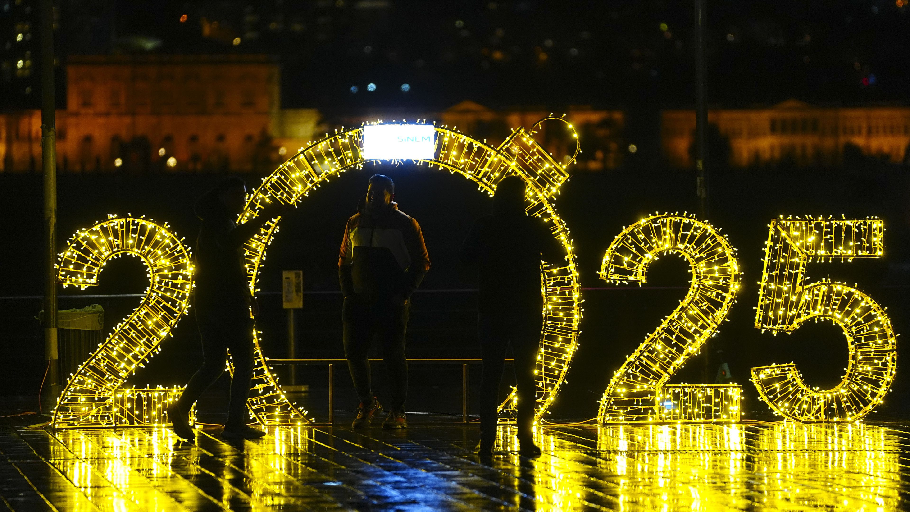 Boldog új évet kíván a Sportal szerkesztősége!